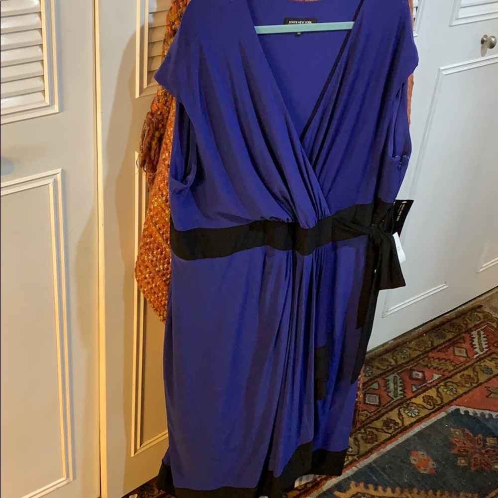 NWT Jones NY blue/black faux-wrap dress, tie waist in size 22W with stretch
